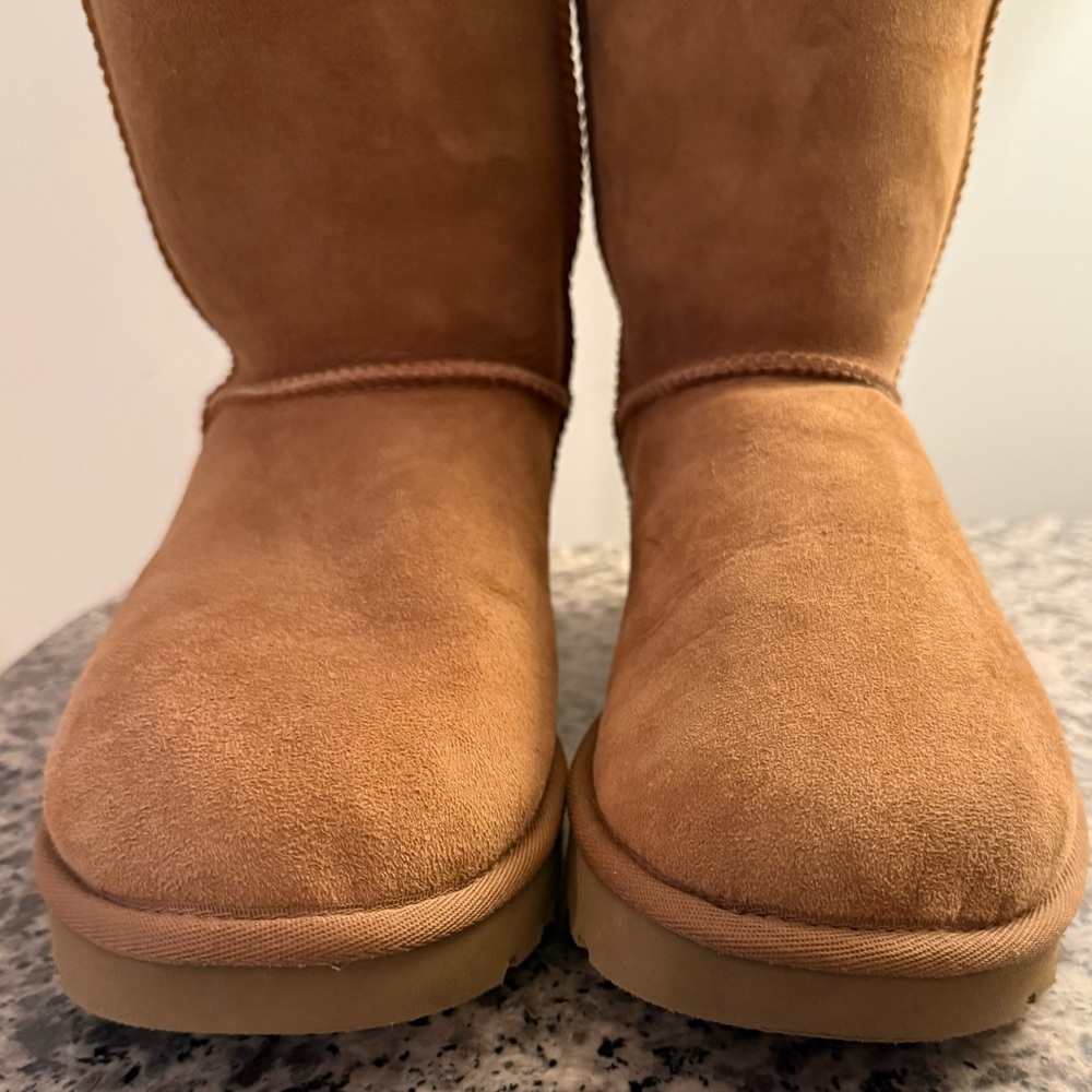 UGG Classic Tall ll Tan Suede Boots New condition - Picture 2 of 8
